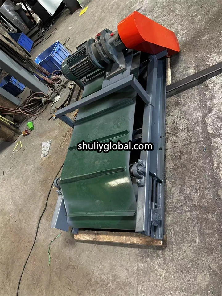 Séparateur magnétique auto-décharge suspendu